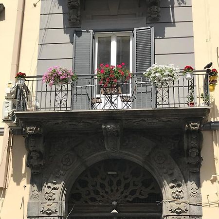 La Cartolina Di Napoli Free Parking For Small Cars Only Exterior photo