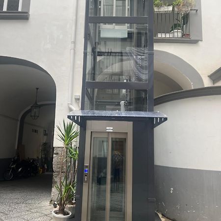 La Cartolina Di Napoli Free Parking For Small Cars Only Exterior photo