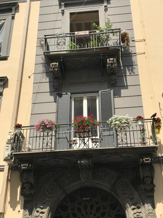 La Cartolina Di Napoli Free Parking For Small Cars Only Exterior photo