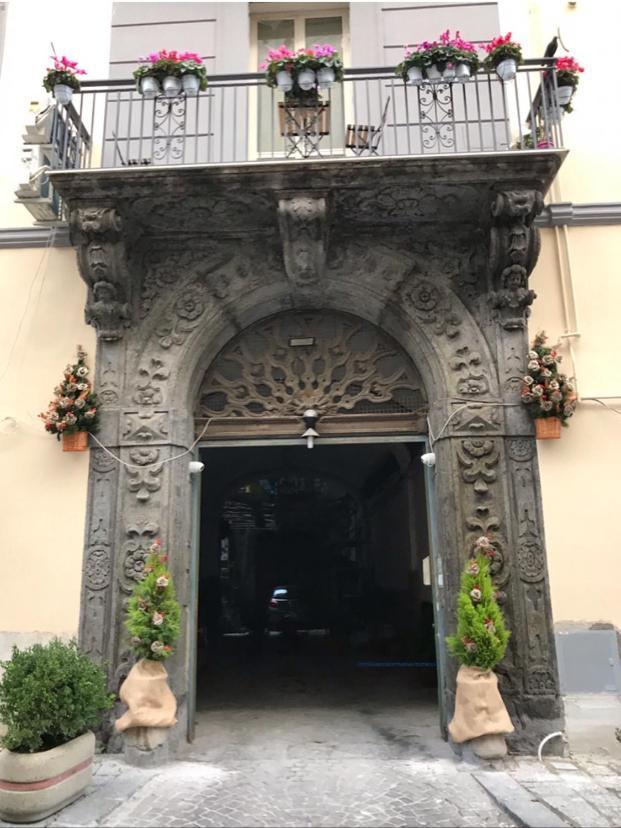 La Cartolina Di Napoli Free Parking For Small Cars Only Exterior photo
