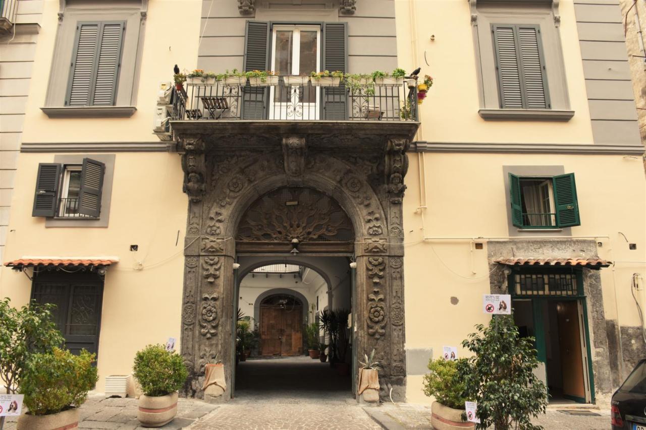 La Cartolina Di Napoli Free Parking For Small Cars Only Exterior photo