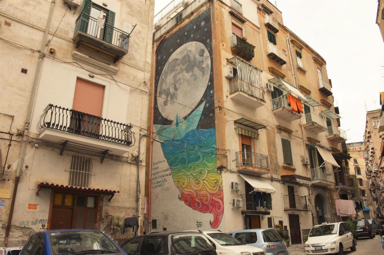 La Cartolina Di Napoli Free Parking For Small Cars Only Exterior photo