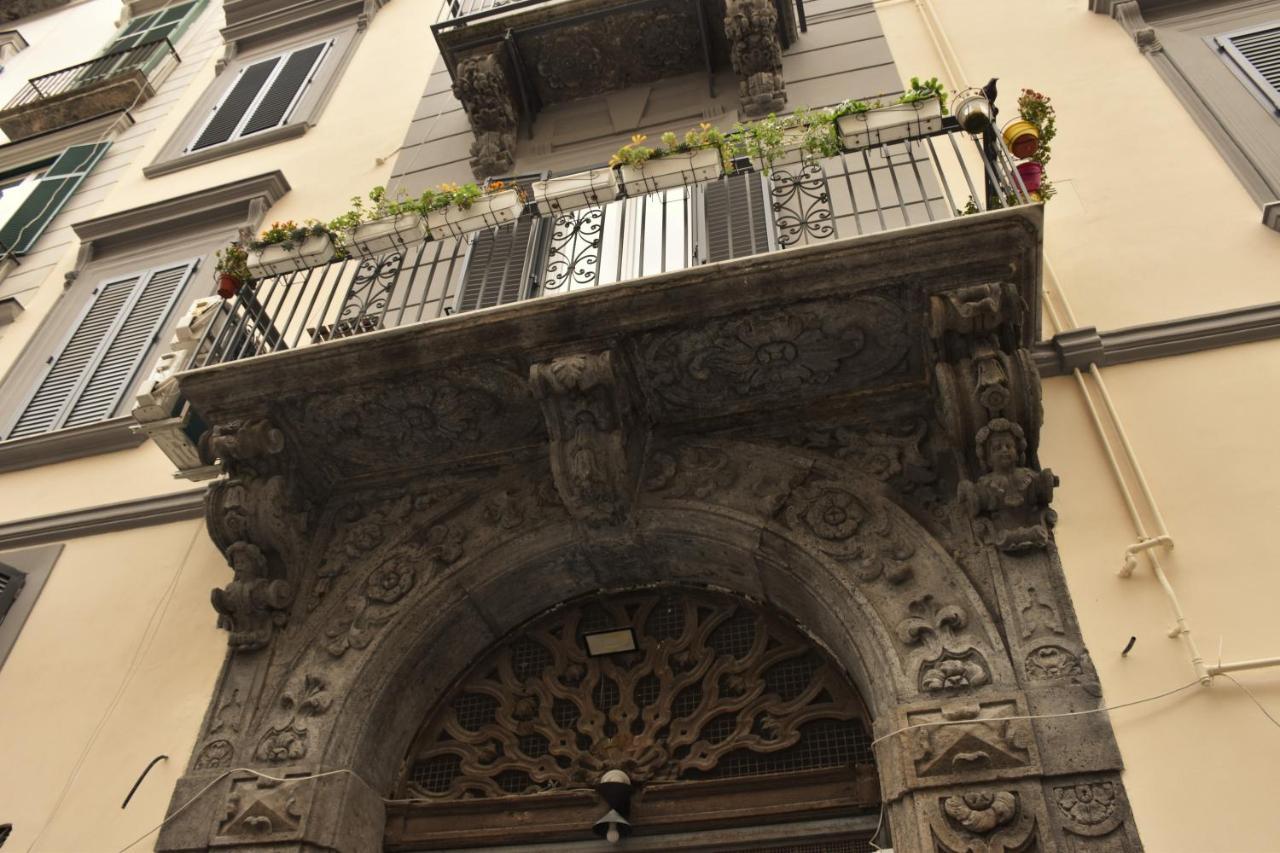La Cartolina Di Napoli Free Parking For Small Cars Only Exterior photo
