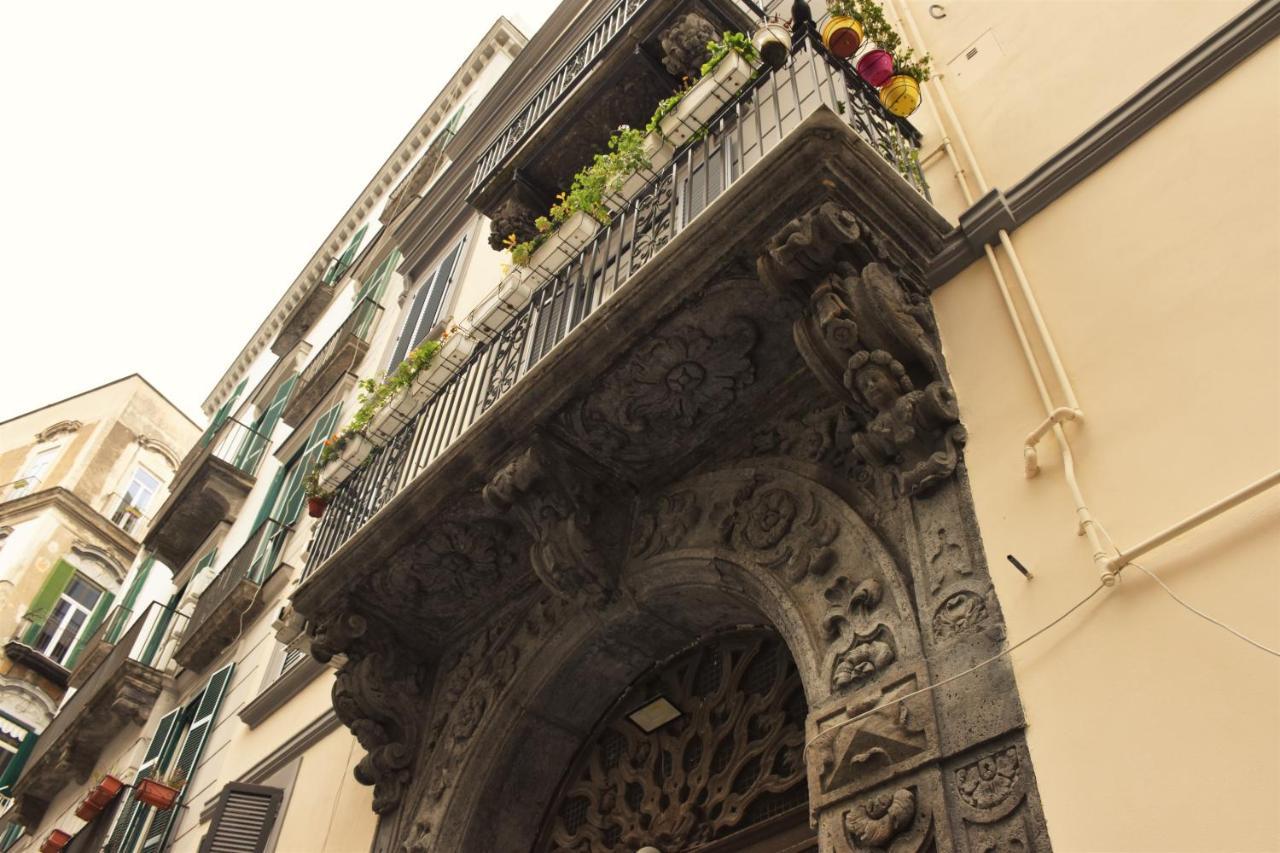 La Cartolina Di Napoli Free Parking For Small Cars Only Exterior photo