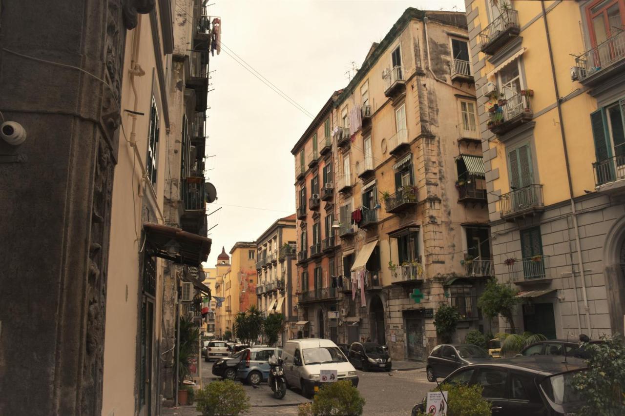 La Cartolina Di Napoli Free Parking For Small Cars Only Exterior photo