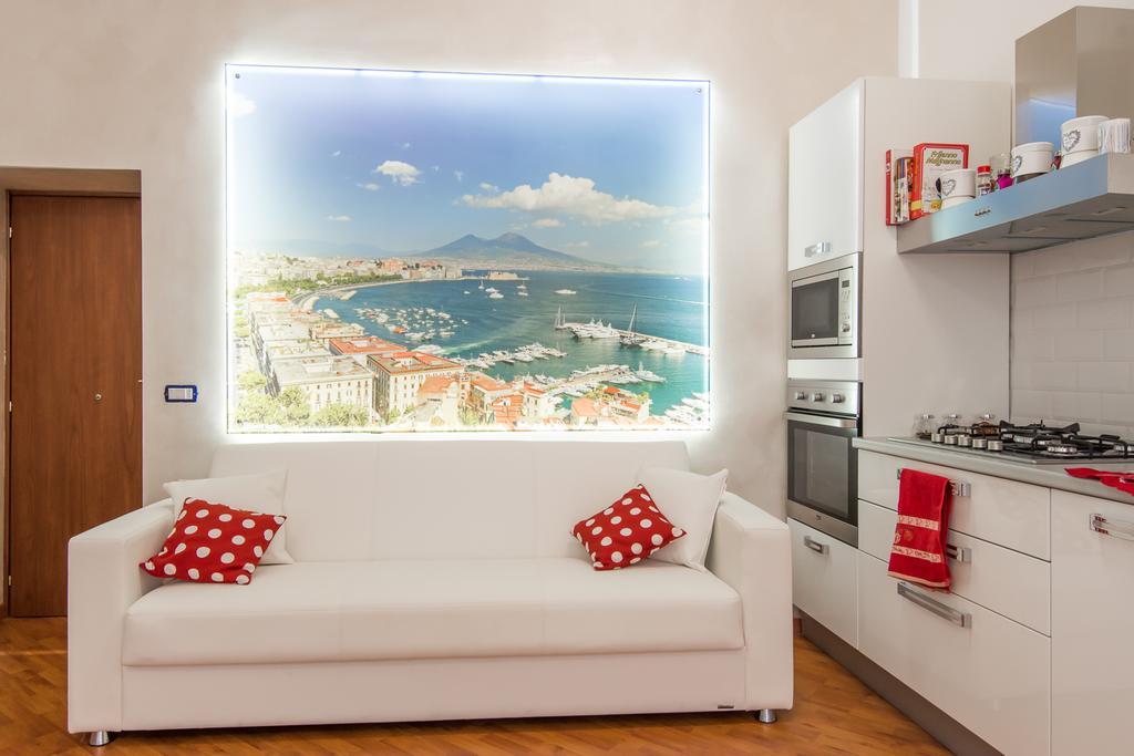 La Cartolina Di Napoli Free Parking For Small Cars Only Exterior photo
